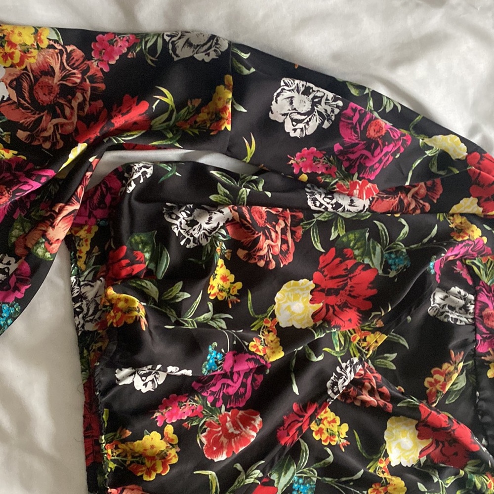 Floral top - Picture 2 of 6